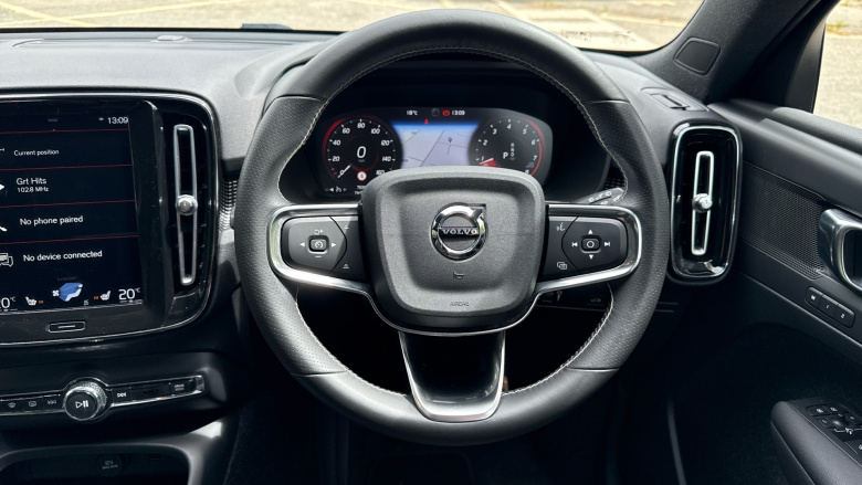 Volvo Xc40 2.0 B4P R DESIGN Pro 5dr Auto Petrol Estate